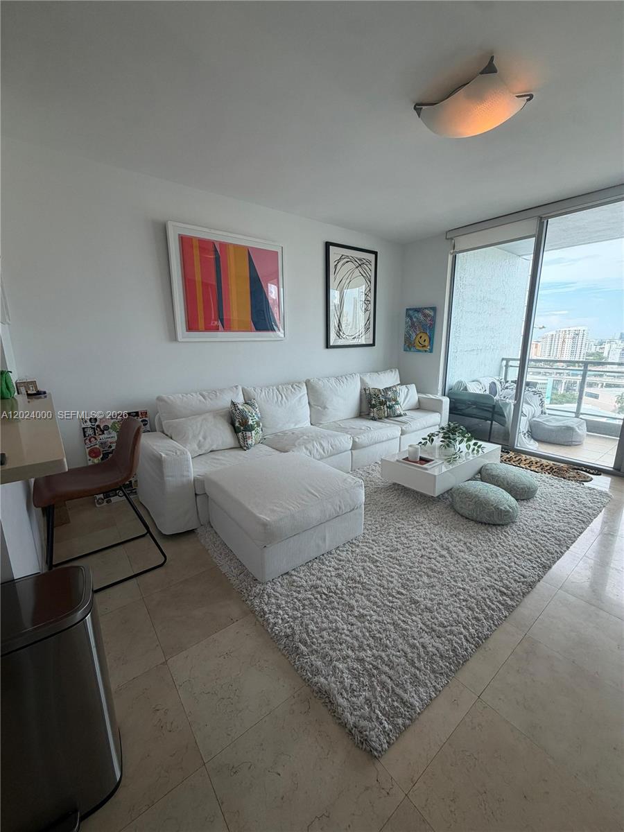 90 SW 3rd St # 1811
