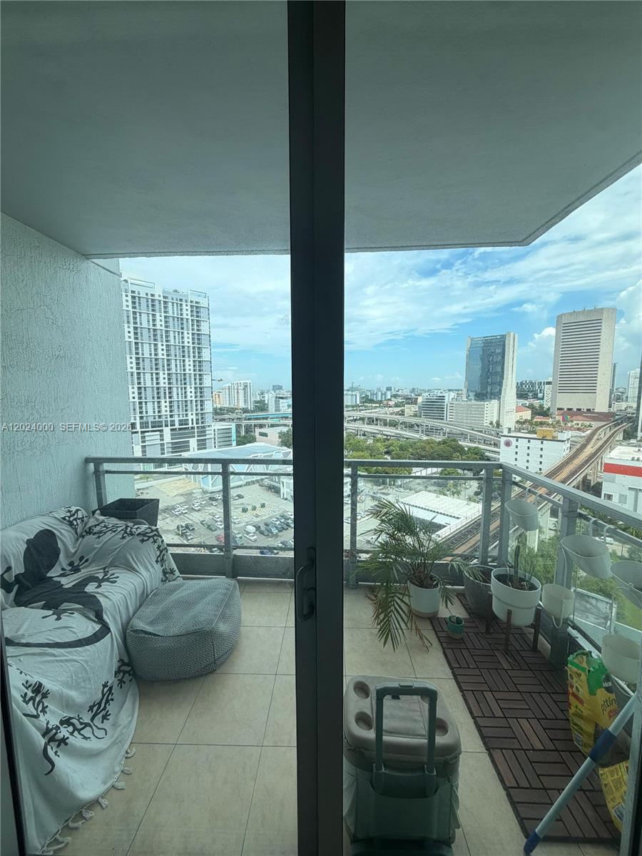 90 SW 3rd St # 1811