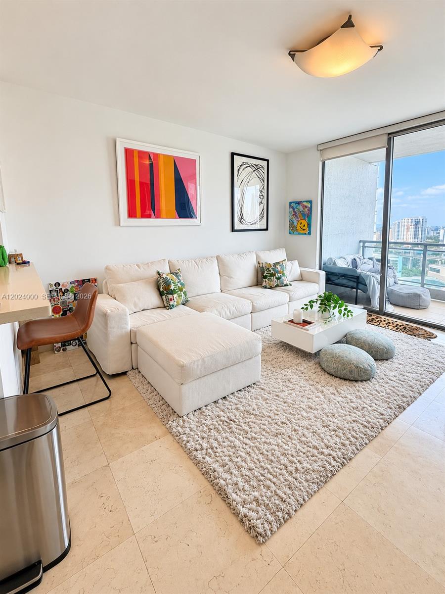 90 SW 3rd St # 1811