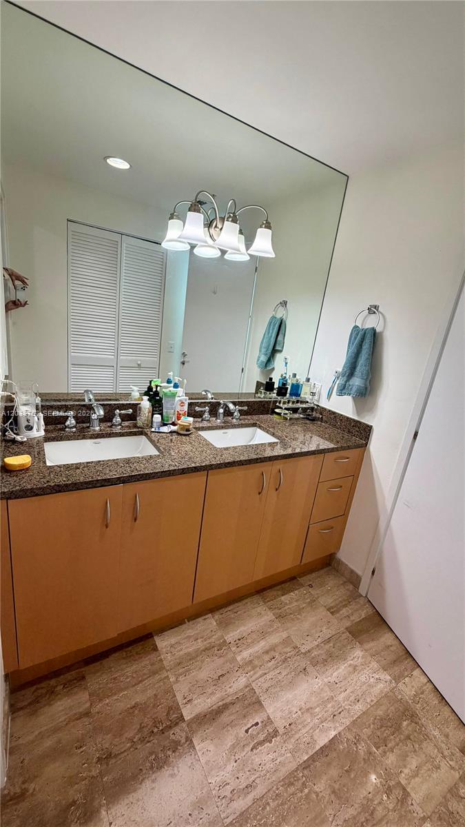 300 S Biscayne Blvd # 3212 Unit: T-3212