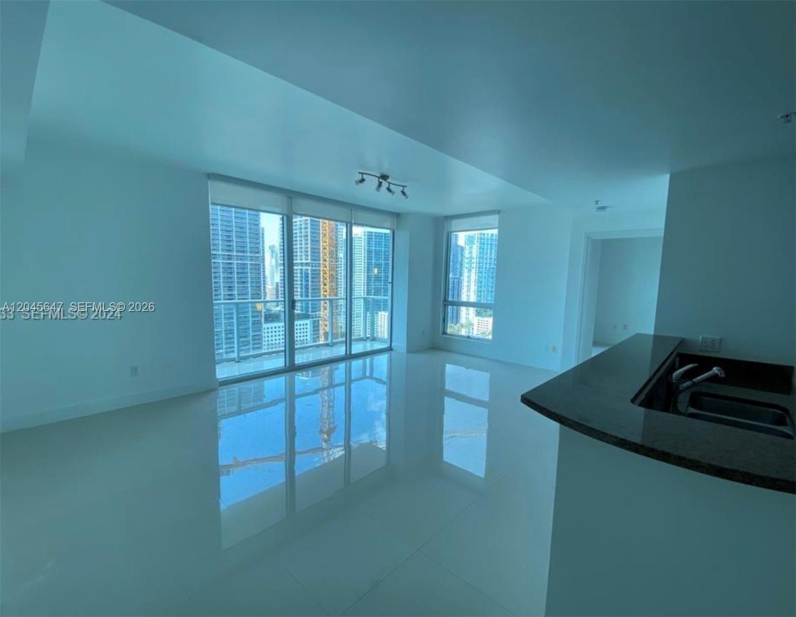 300 S Biscayne Blvd # 2302 Unit: T-2302