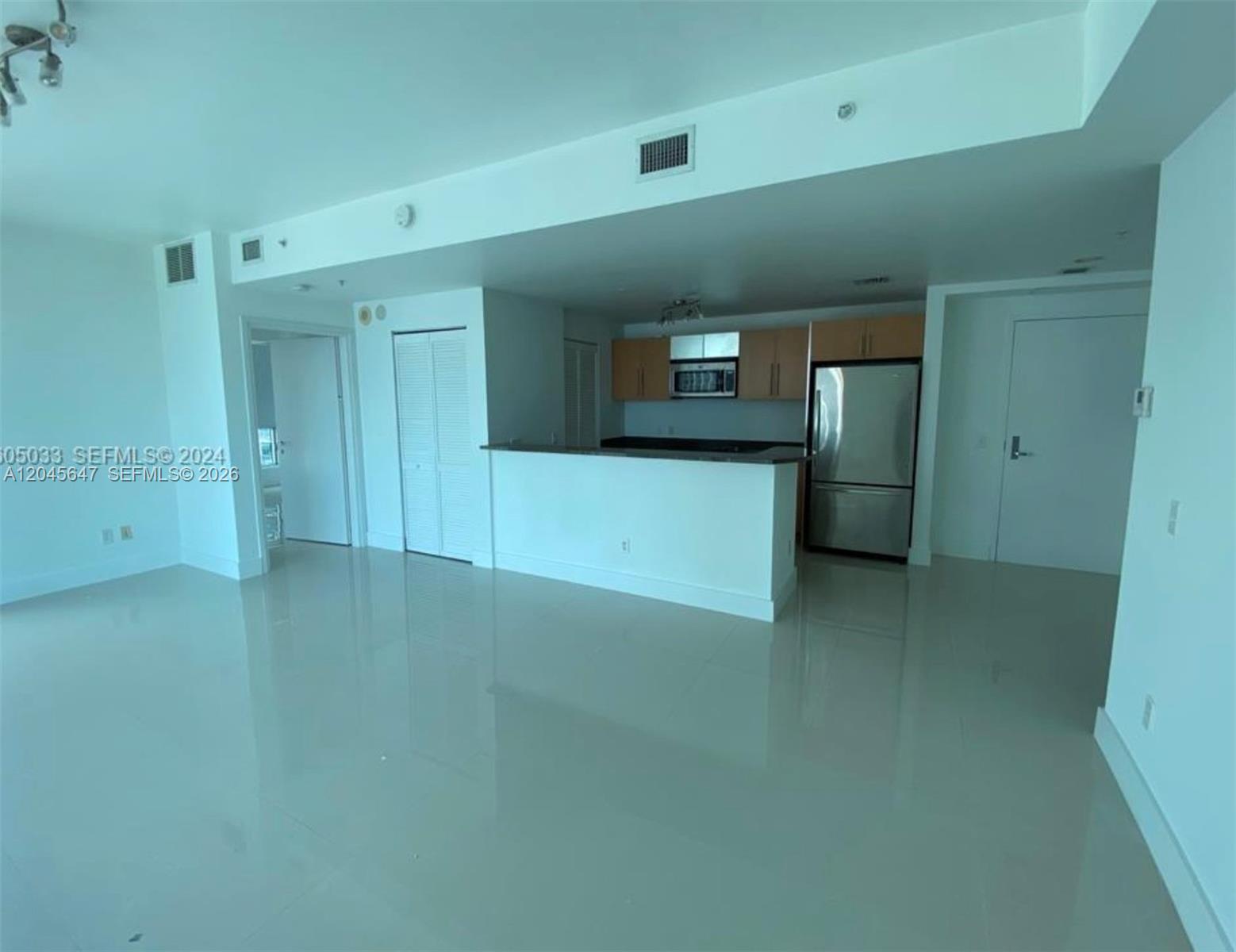 300 S Biscayne Blvd # 2302 Unit: T-2302