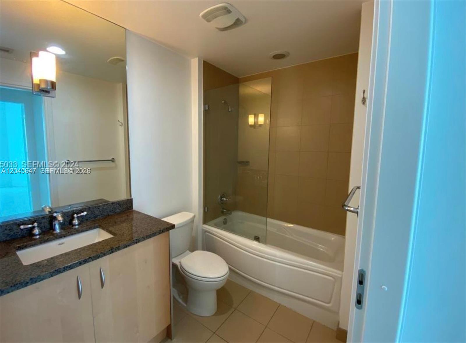 300 S Biscayne Blvd # 2302 Unit: T-2302
