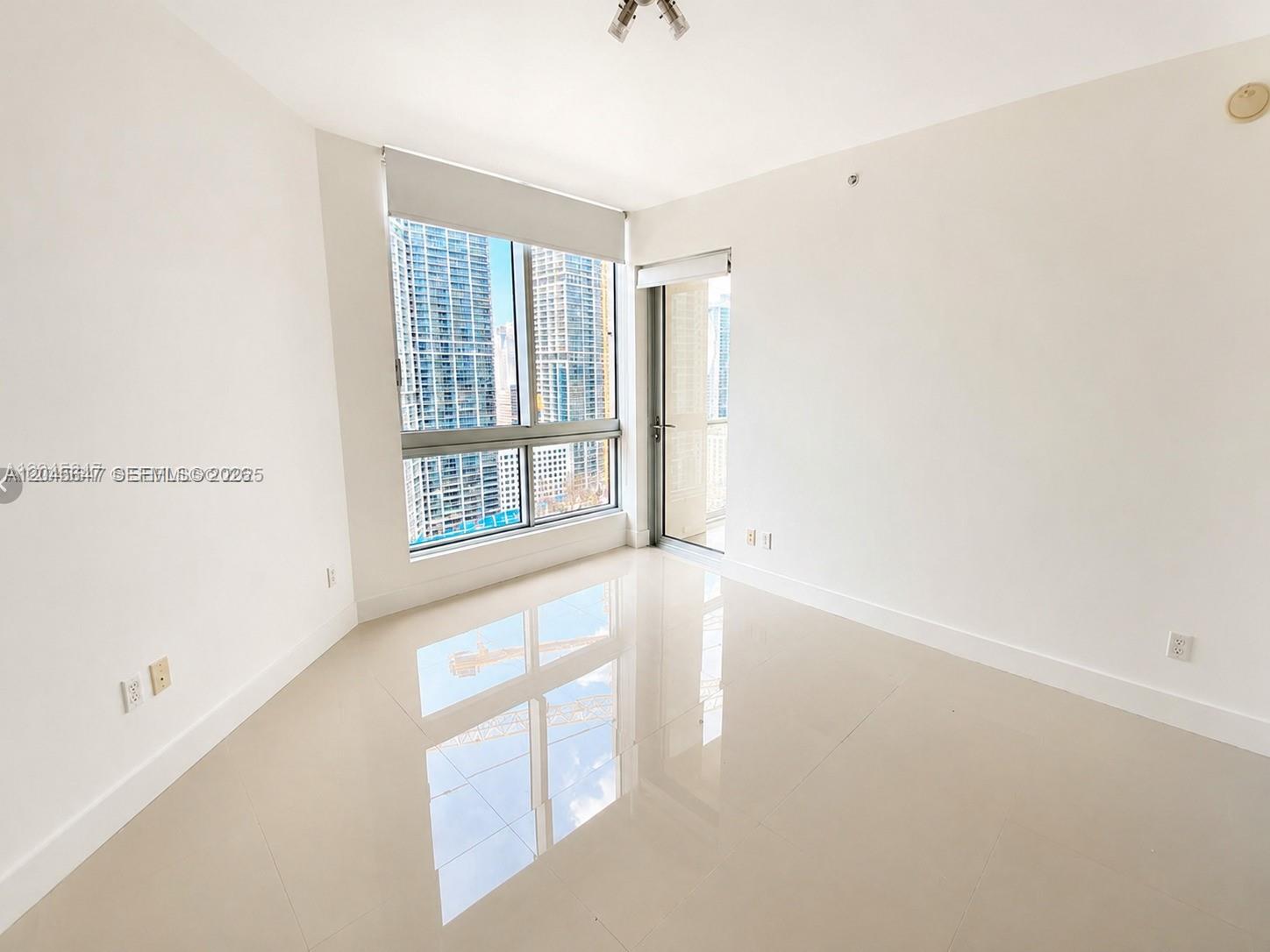 300 S Biscayne Blvd # 2302 Unit: T-2302