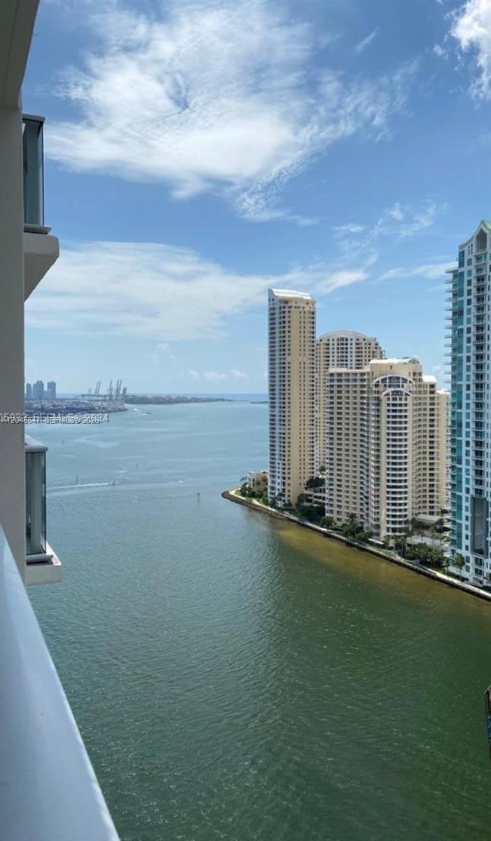 300 S Biscayne Blvd # 2302 Unit: T-2302