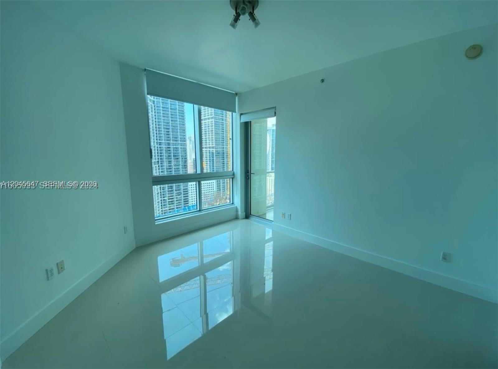 300 S Biscayne Blvd # 2302 Unit: T-2302