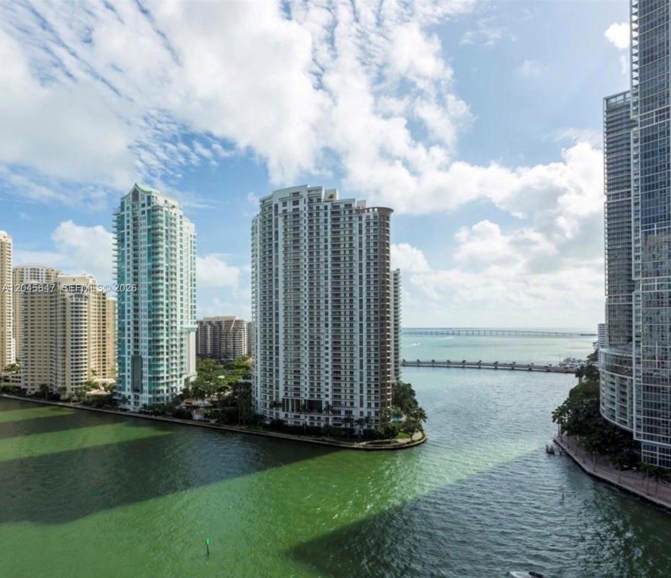 300 S Biscayne Blvd # 2302 Unit: T-2302
