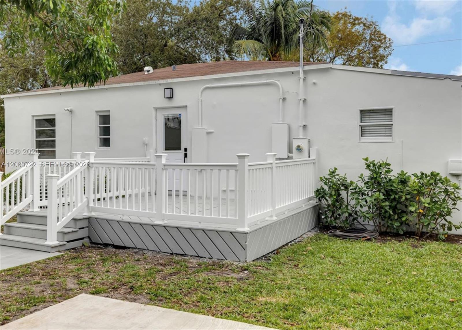 345 NW 44th St