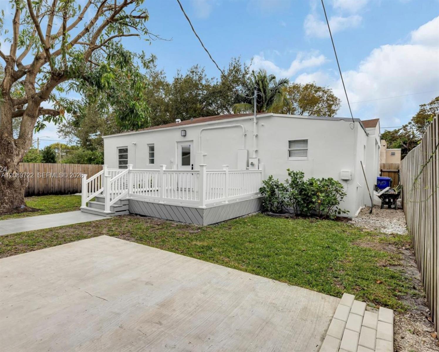 345 NW 44th St