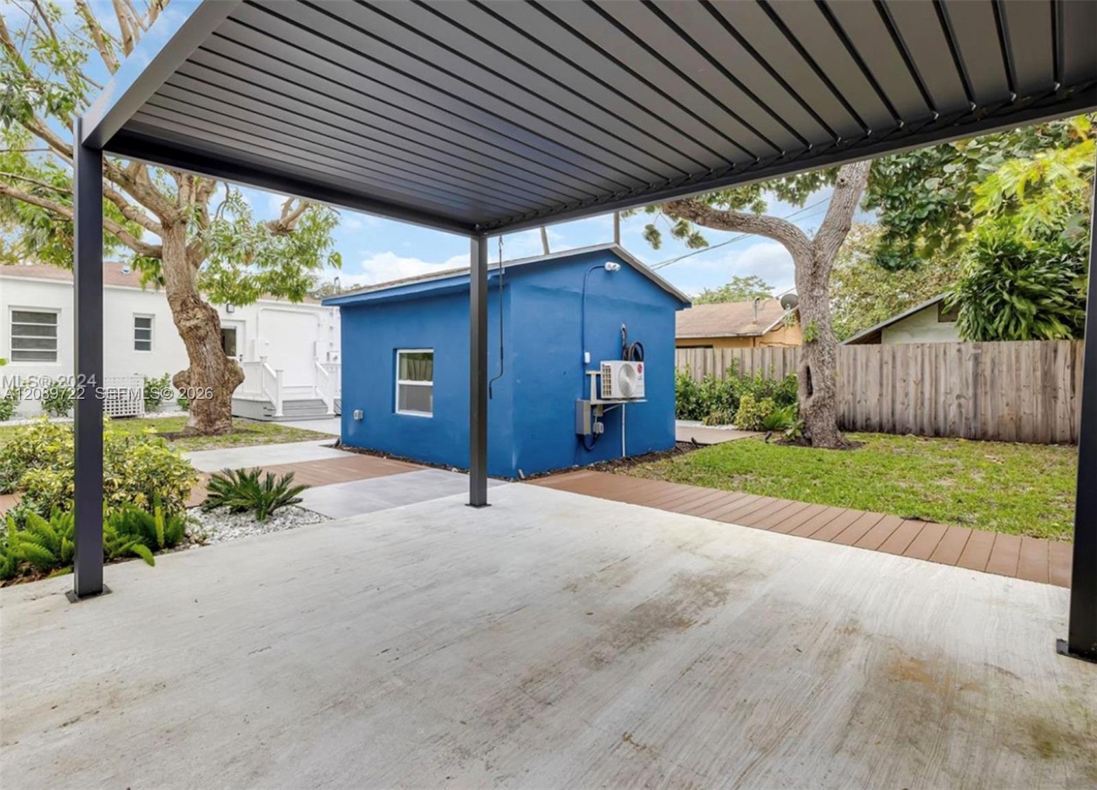 345 NW 44th St