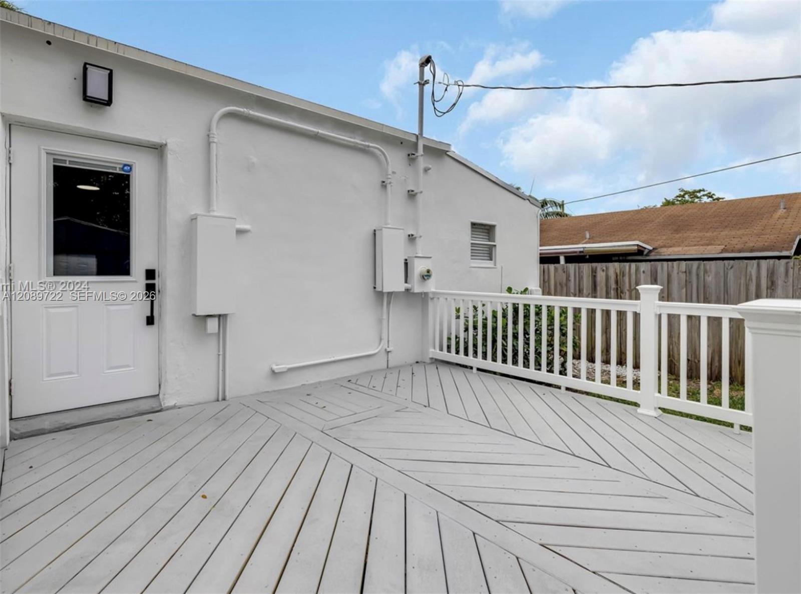 345 NW 44th St