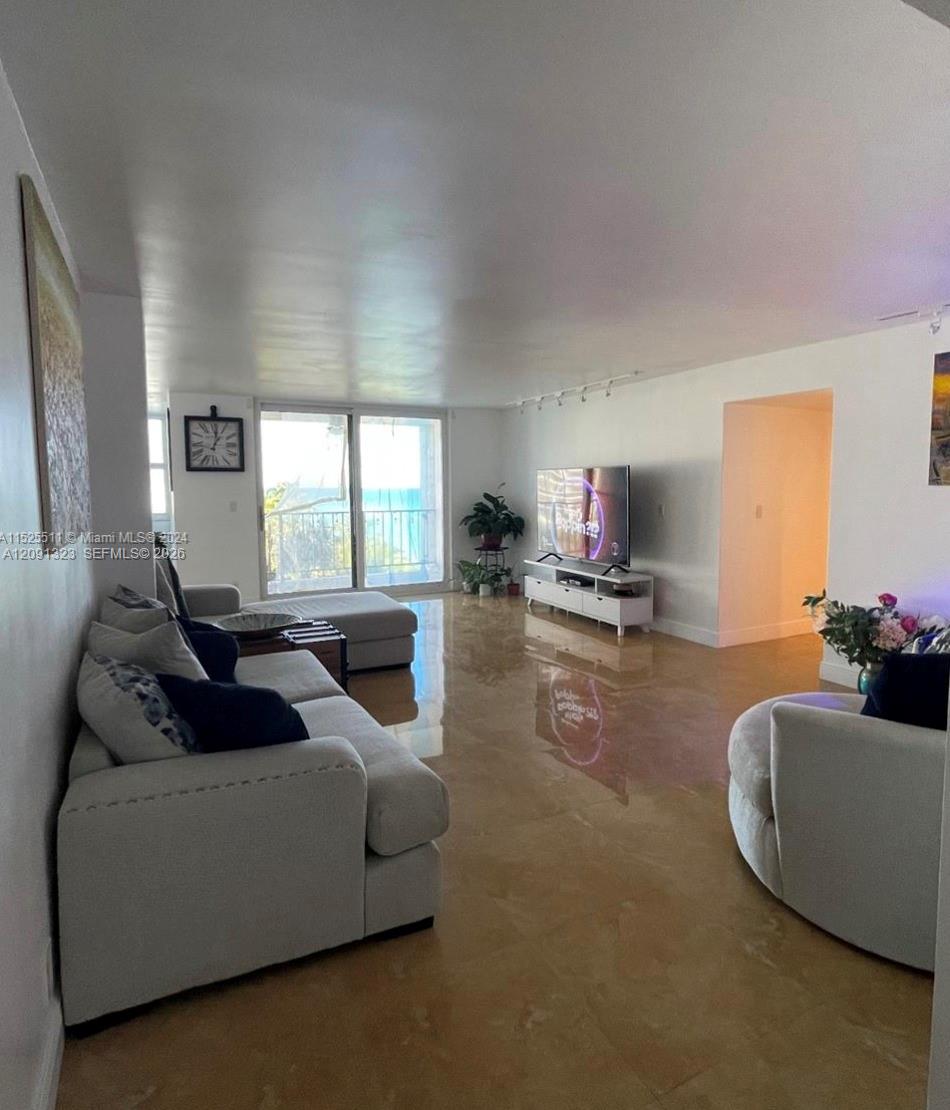 1890 S Ocean Dr # 702