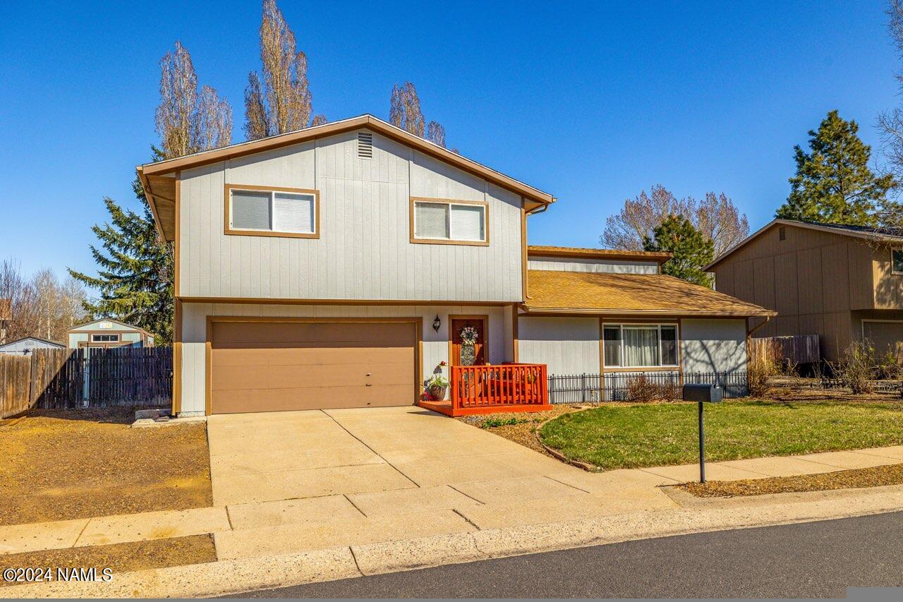 1818 N Hornet Way