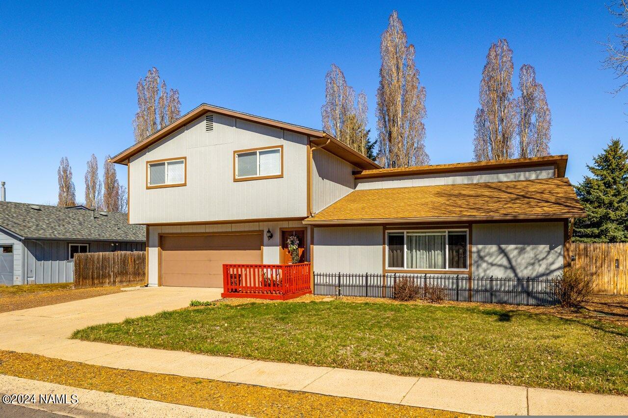 1818 N Hornet Way