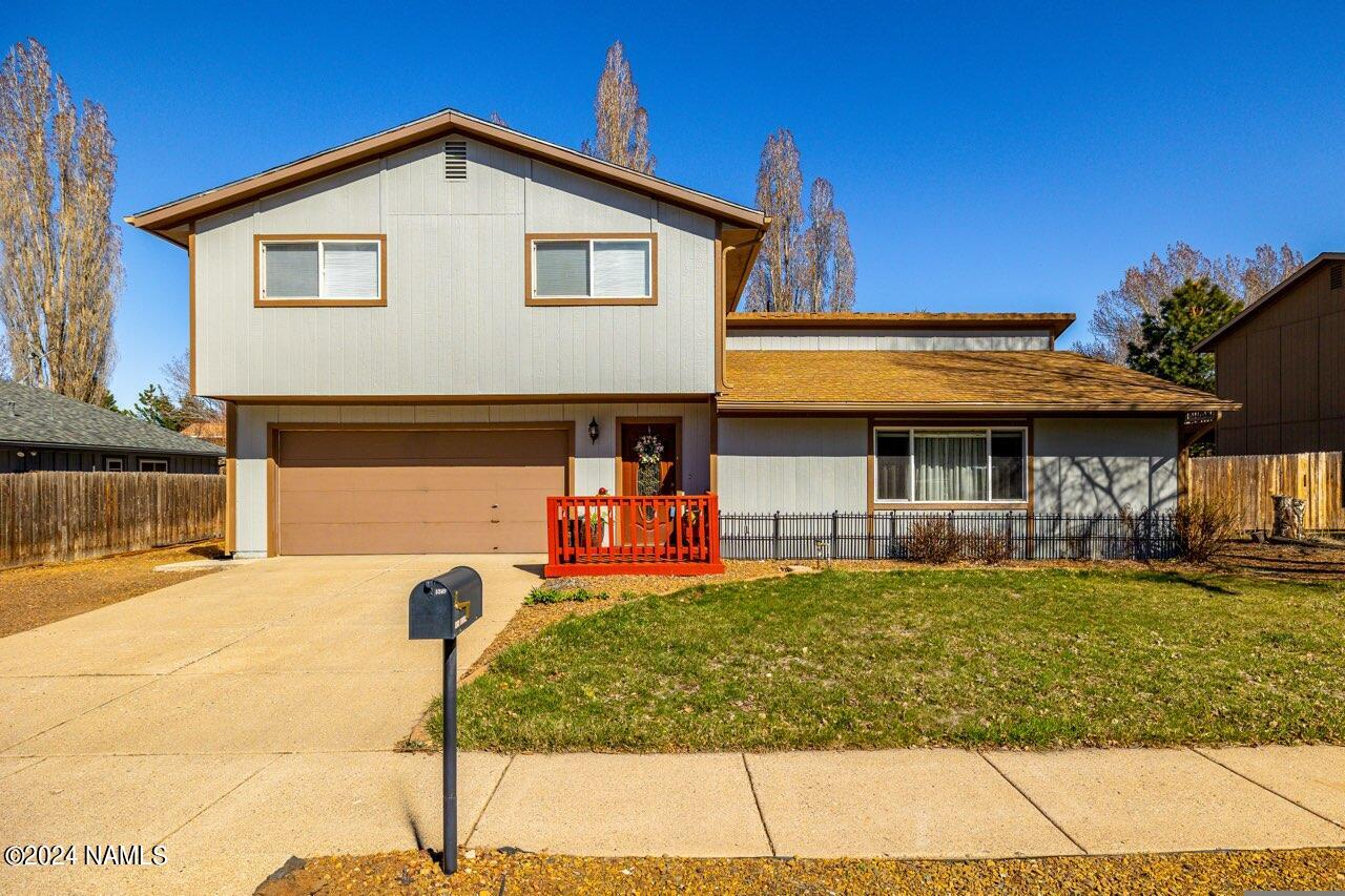 1818 N Hornet Way