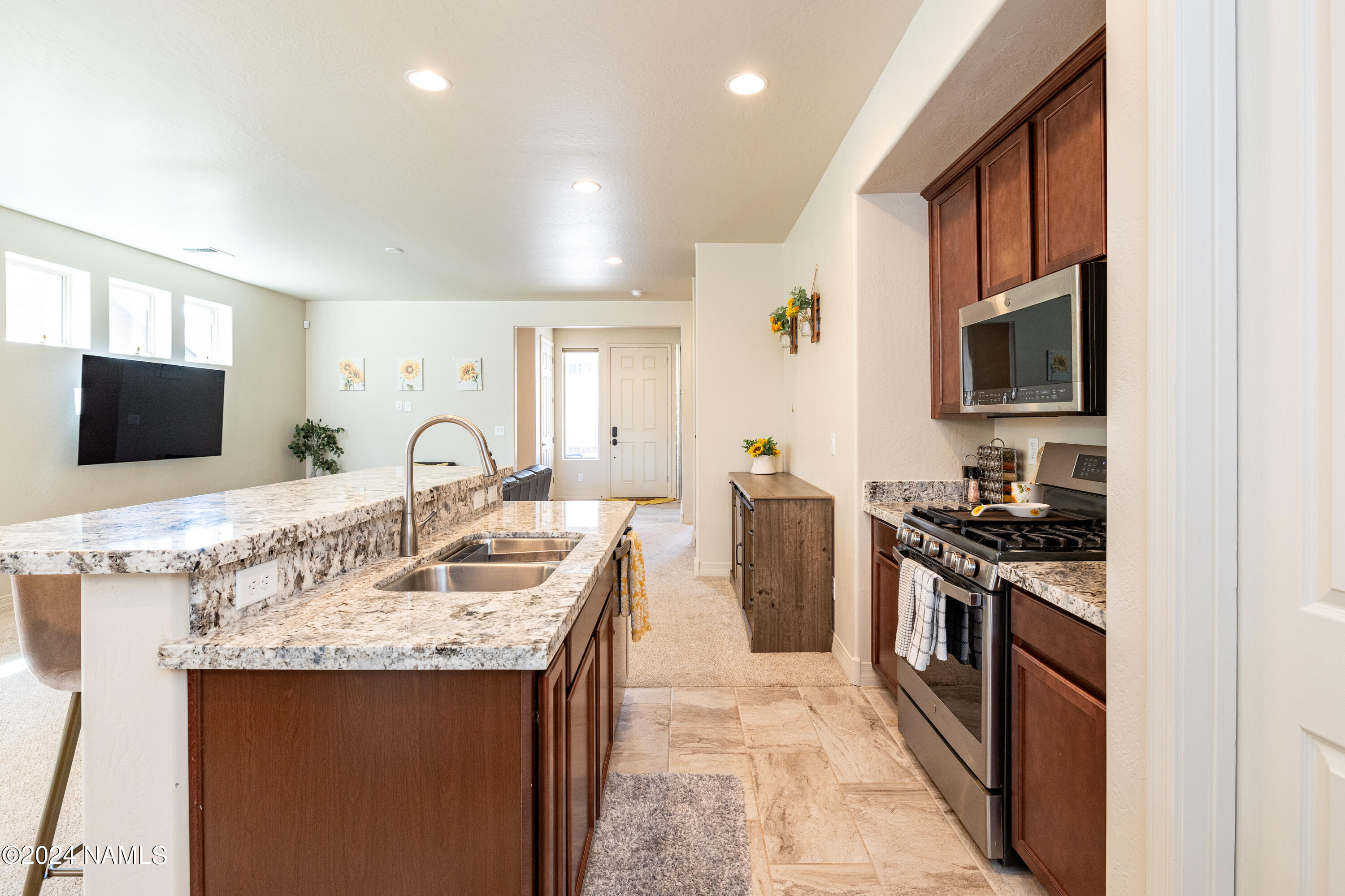 2532 W Josselyn Drive