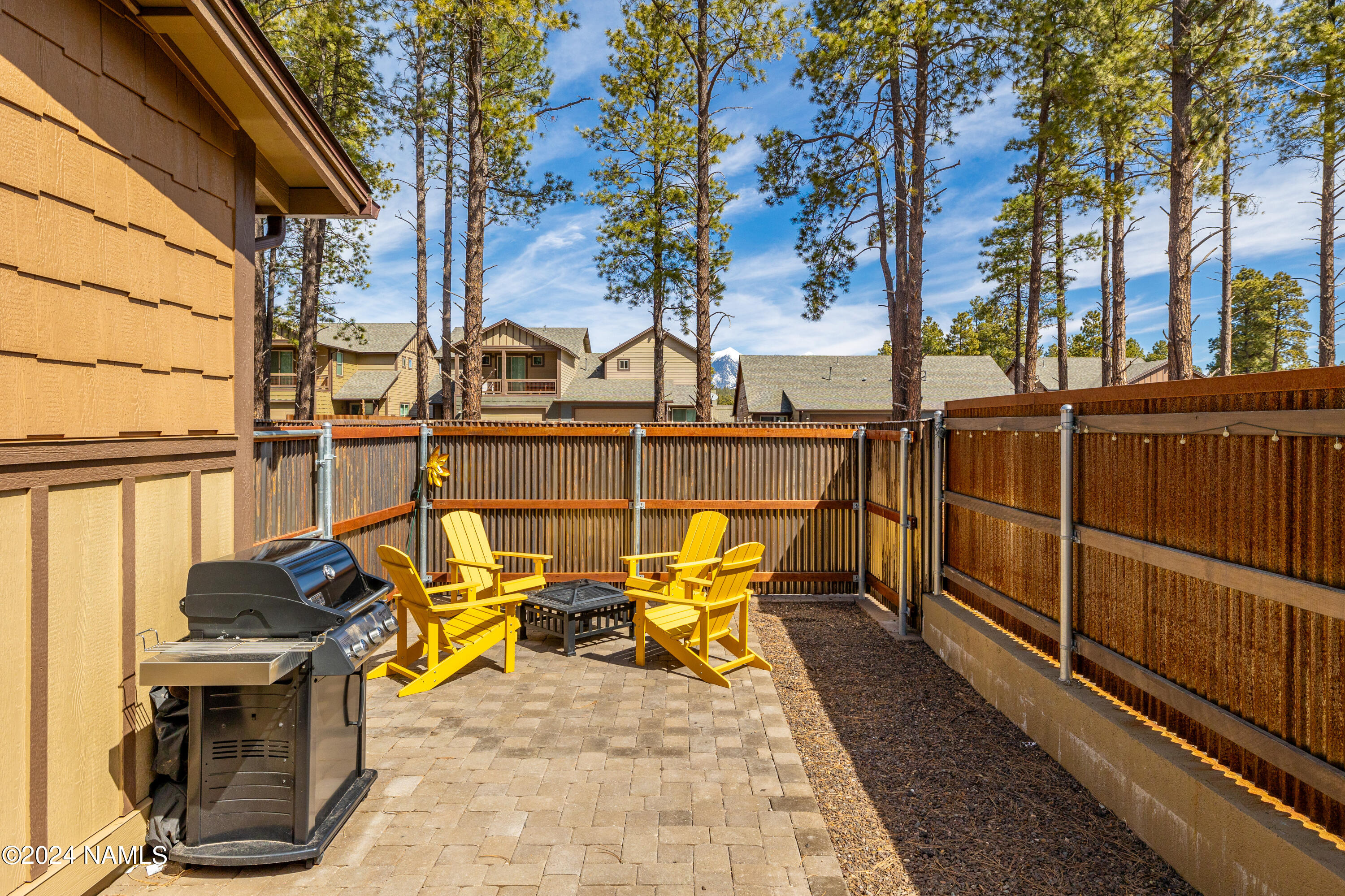 2532 W Josselyn Drive