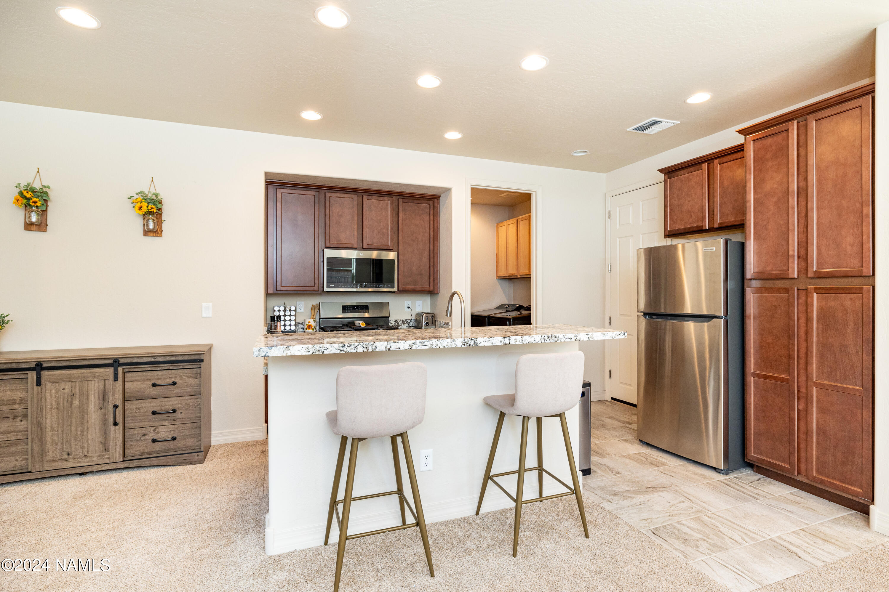 2532 W Josselyn Drive