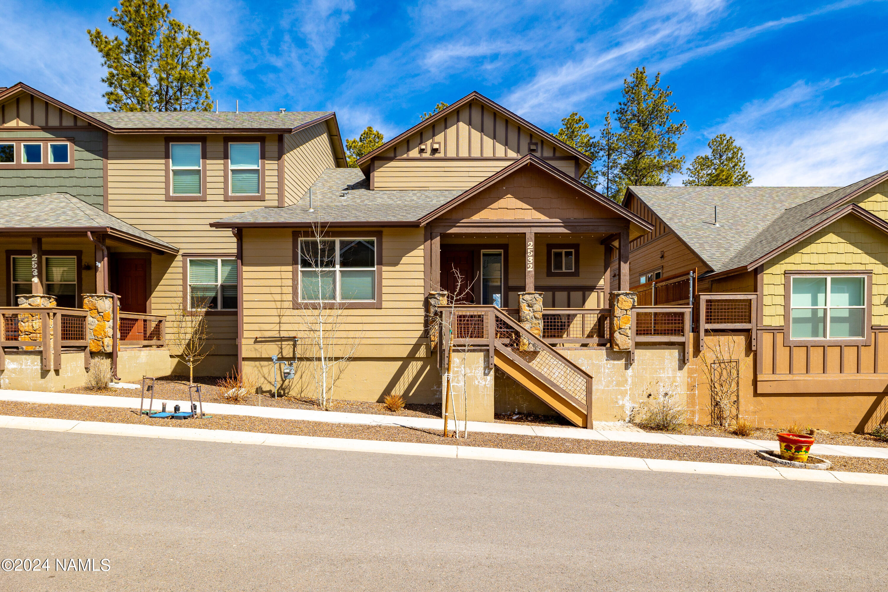 2532 W Josselyn Drive