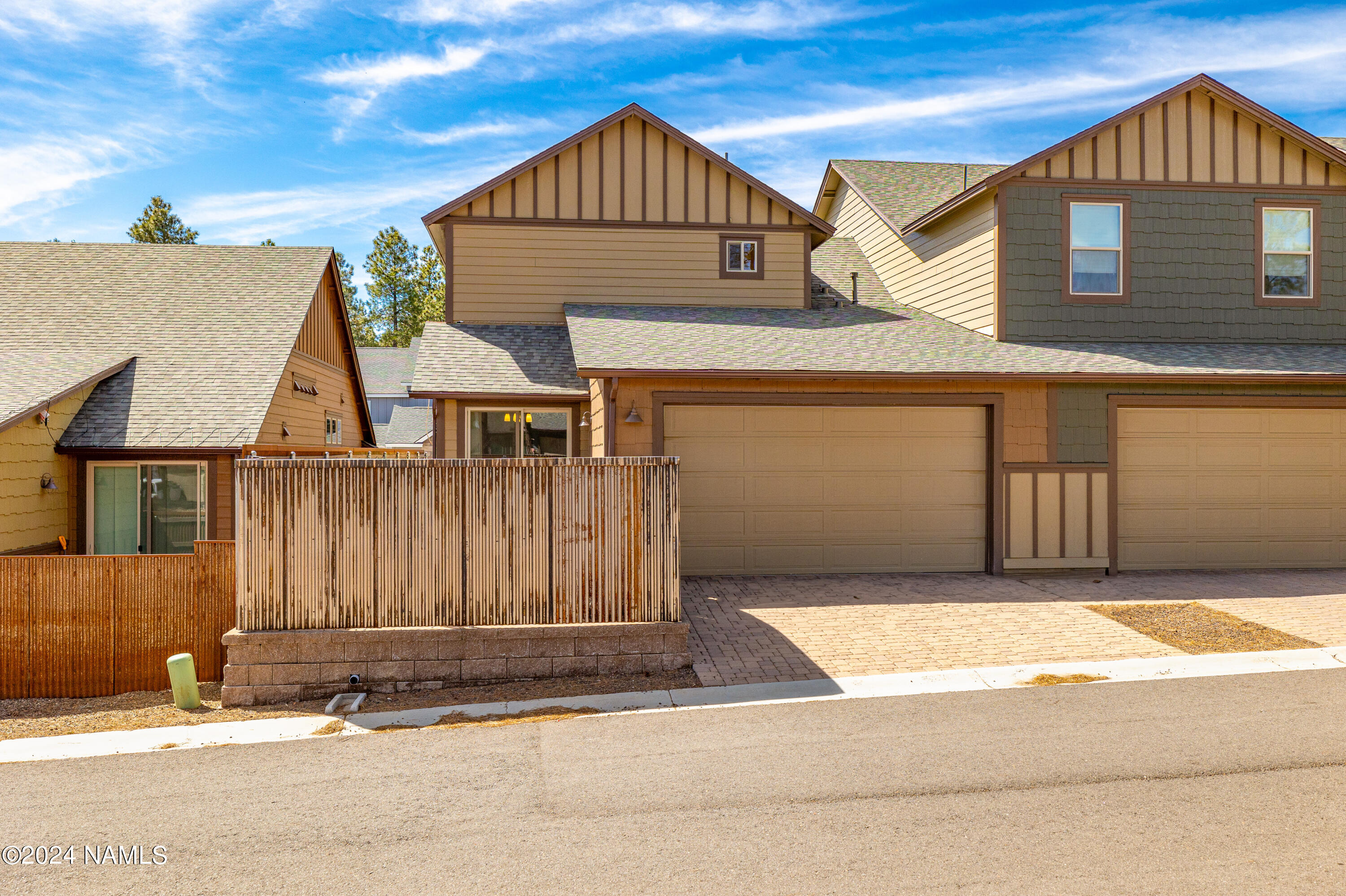 2532 W Josselyn Drive
