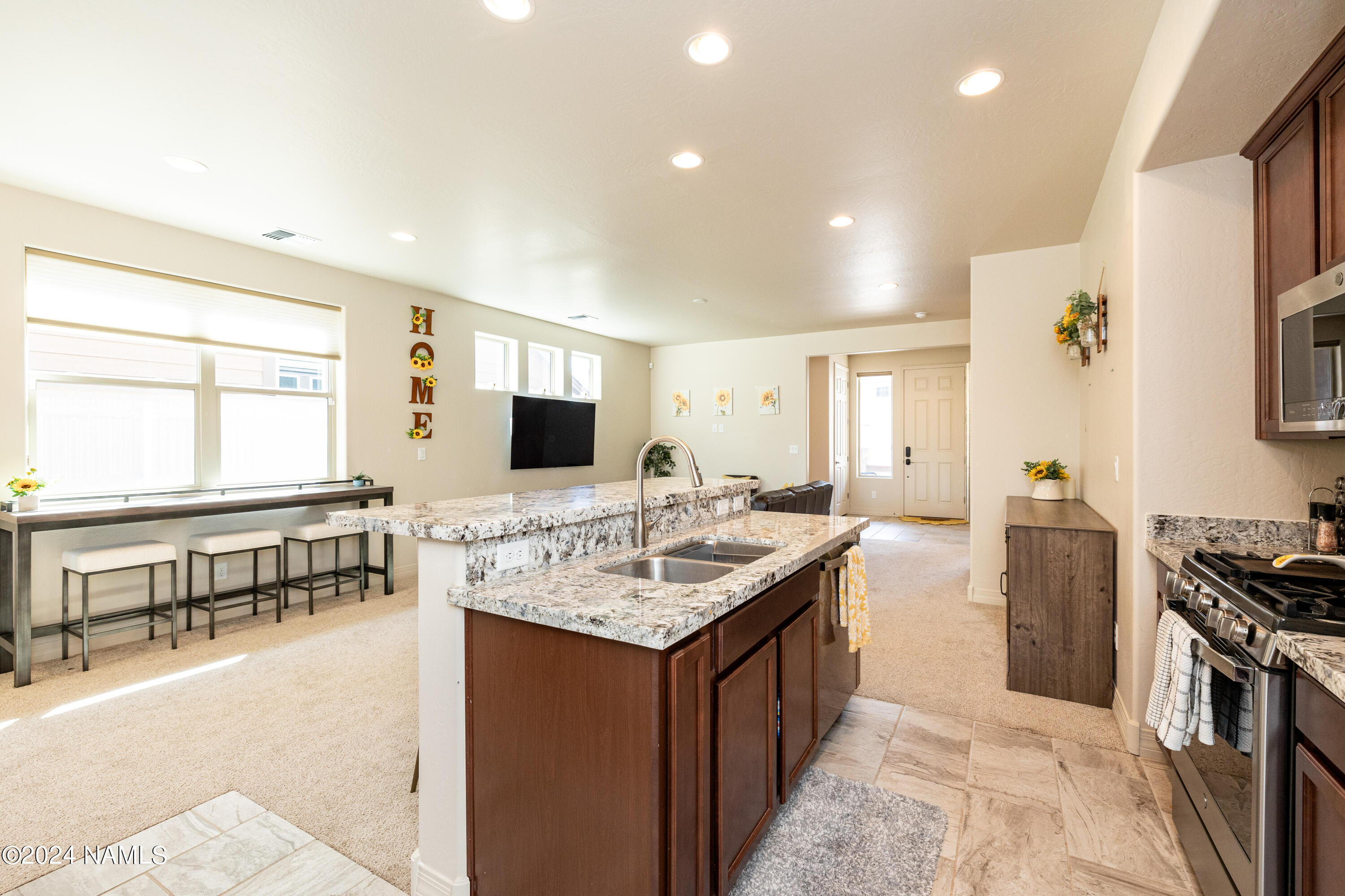 2532 W Josselyn Drive