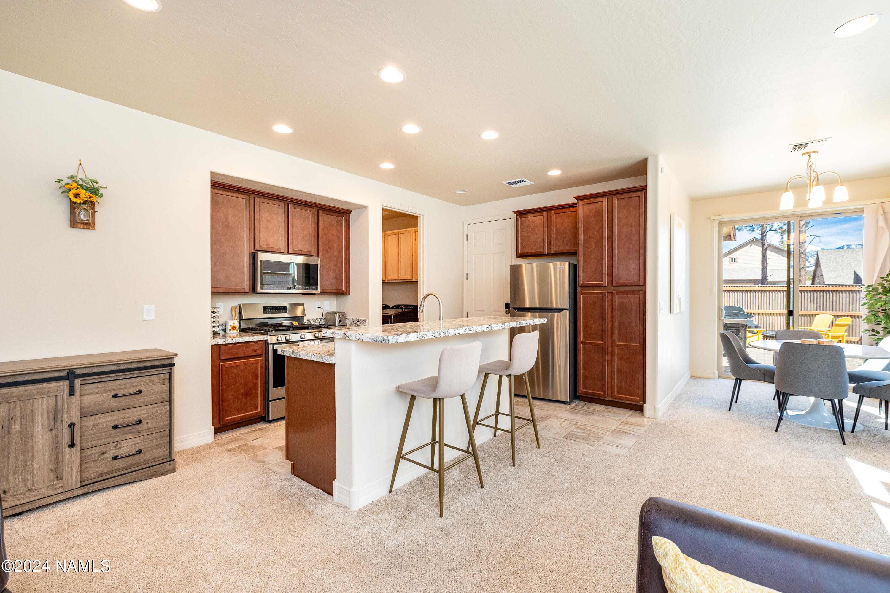 2532 W Josselyn Drive