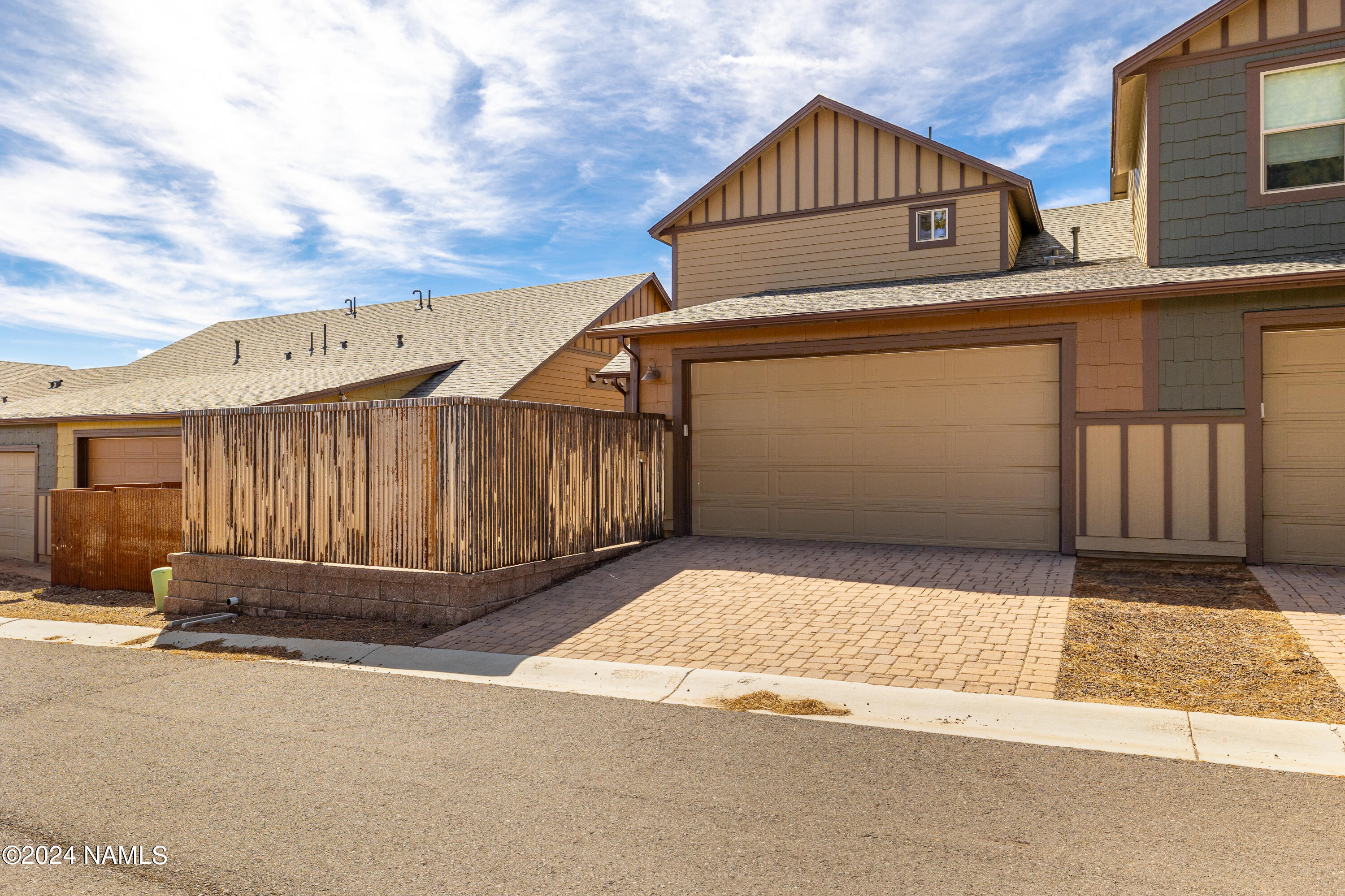 2532 W Josselyn Drive