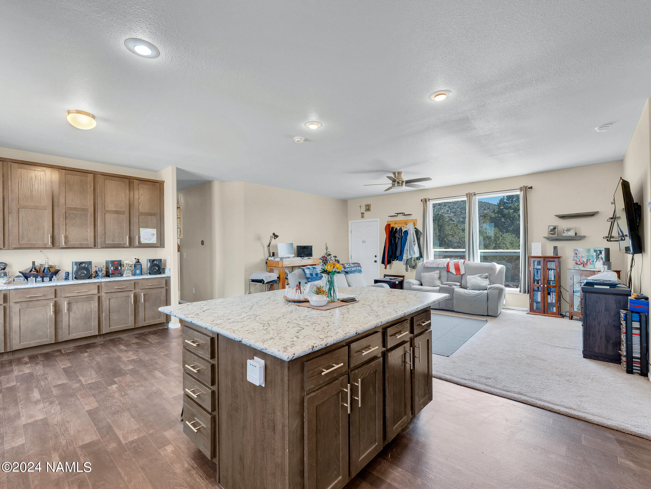 5554 N Wilshire Drive