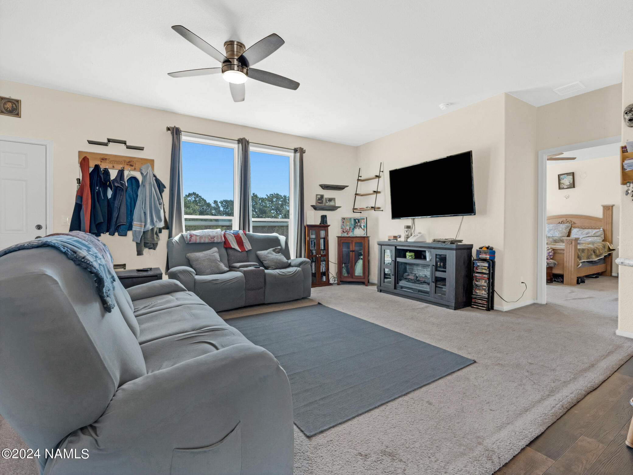 5554 N Wilshire Drive