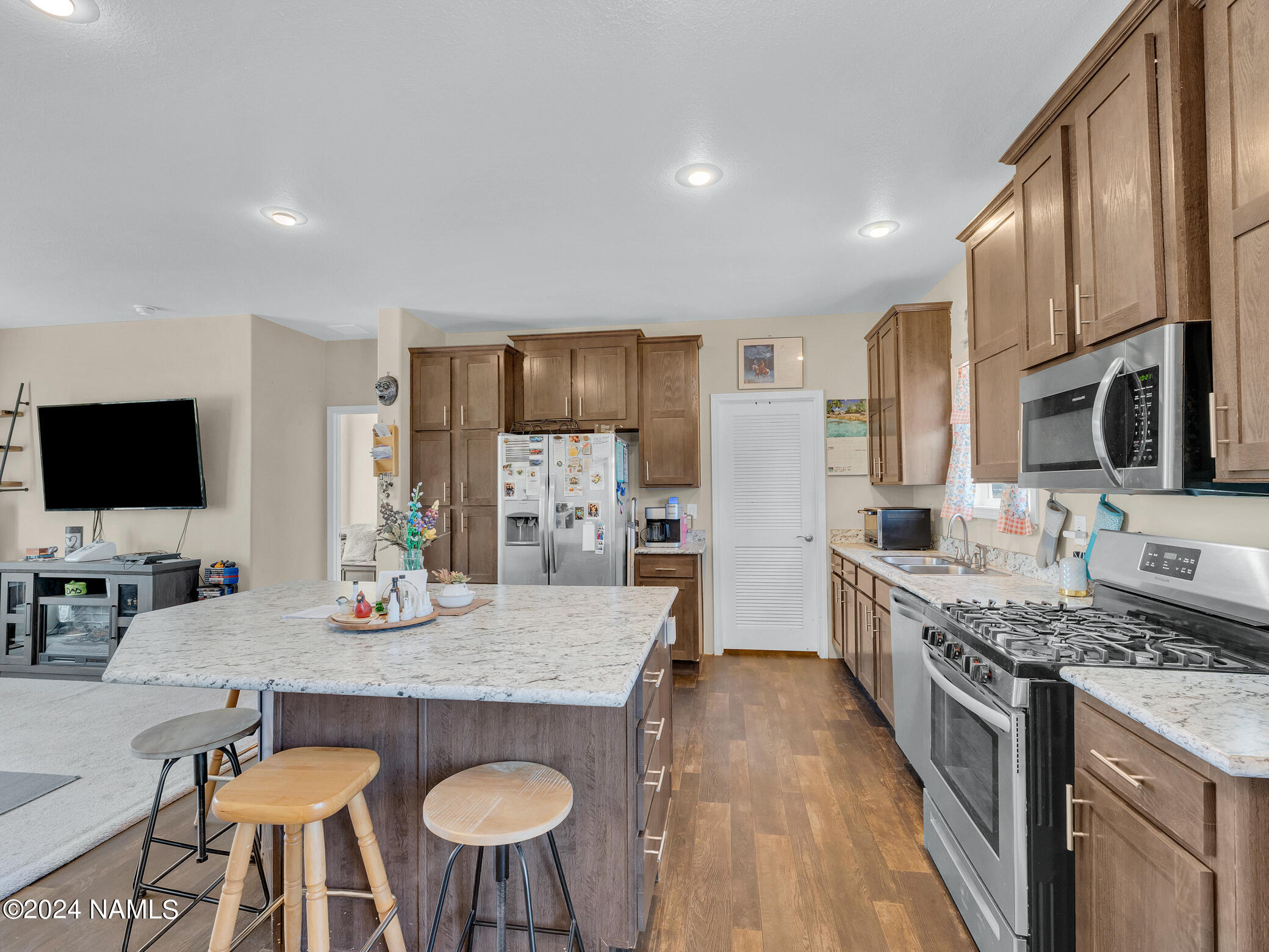 5554 N Wilshire Drive