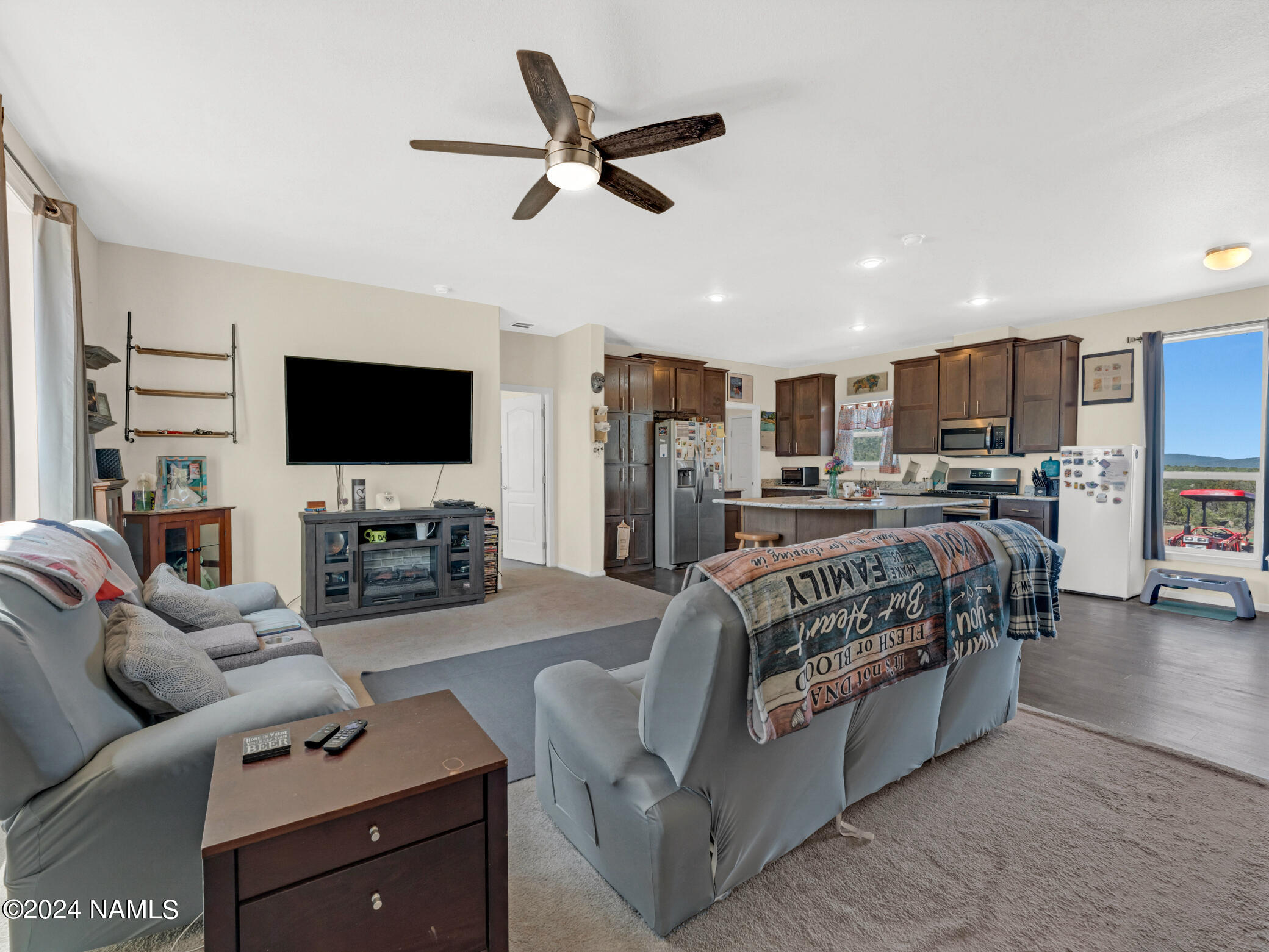 5554 N Wilshire Drive