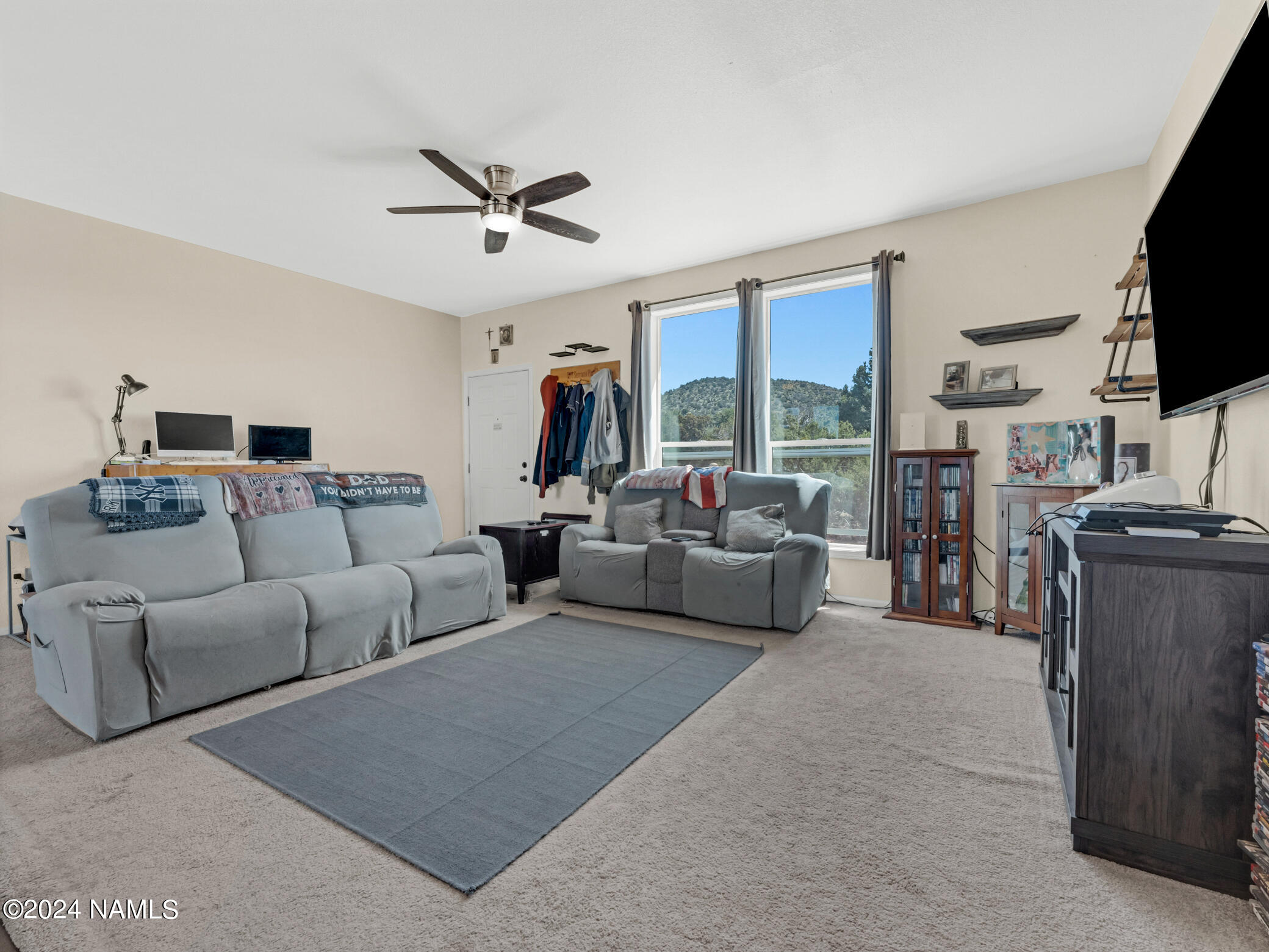 5554 N Wilshire Drive