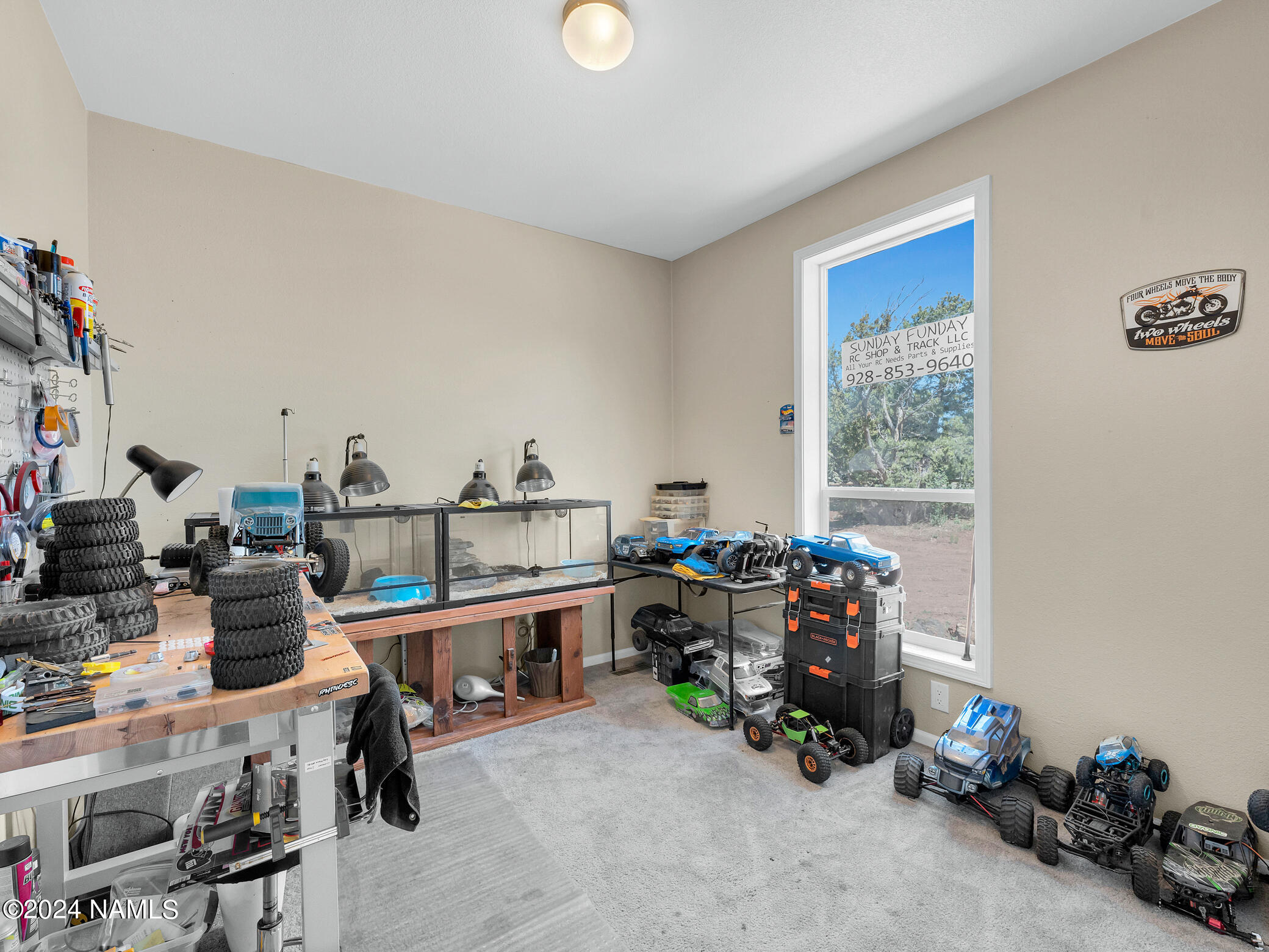 5554 N Wilshire Drive