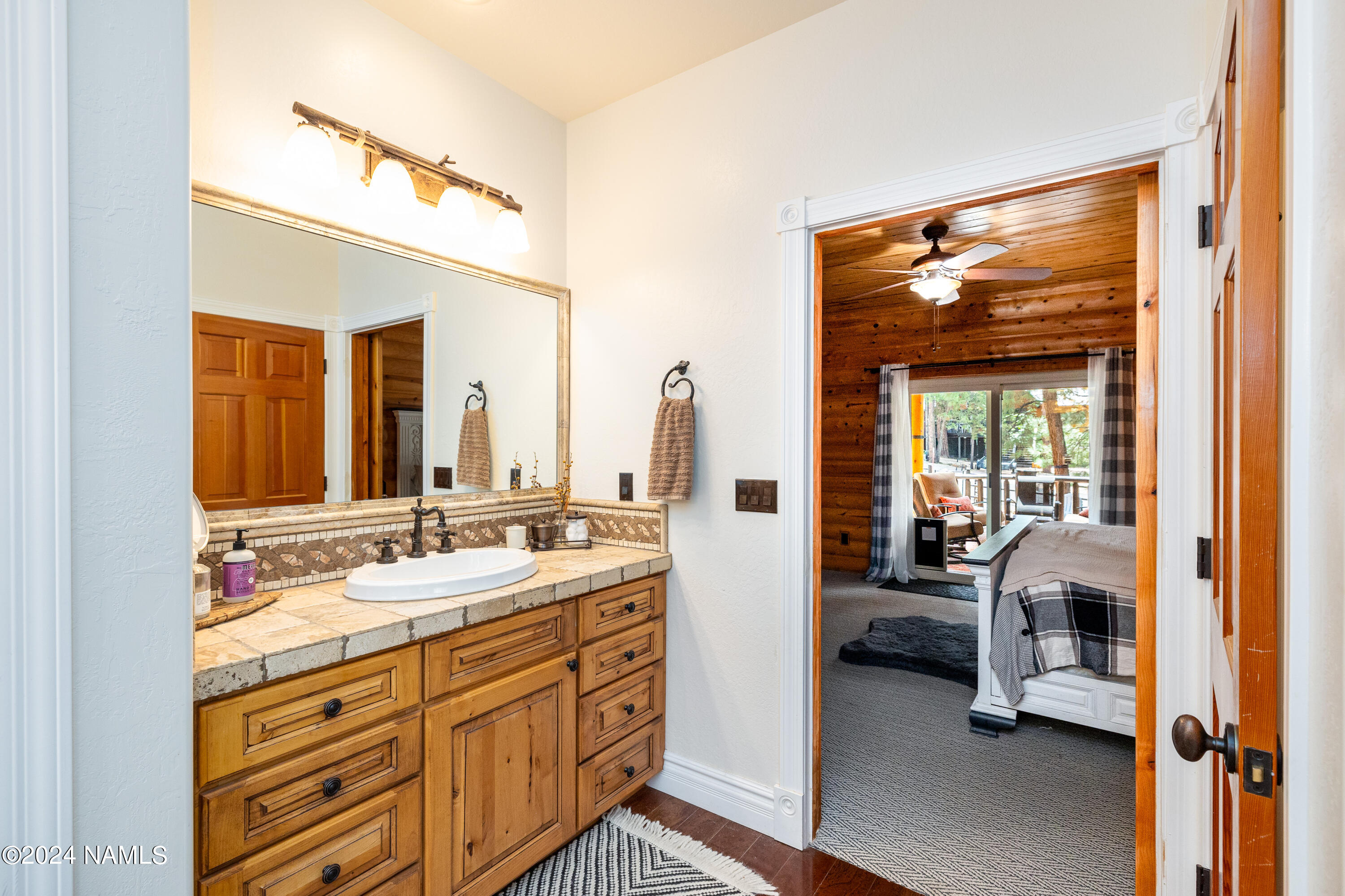 1440 E Antelope Trail