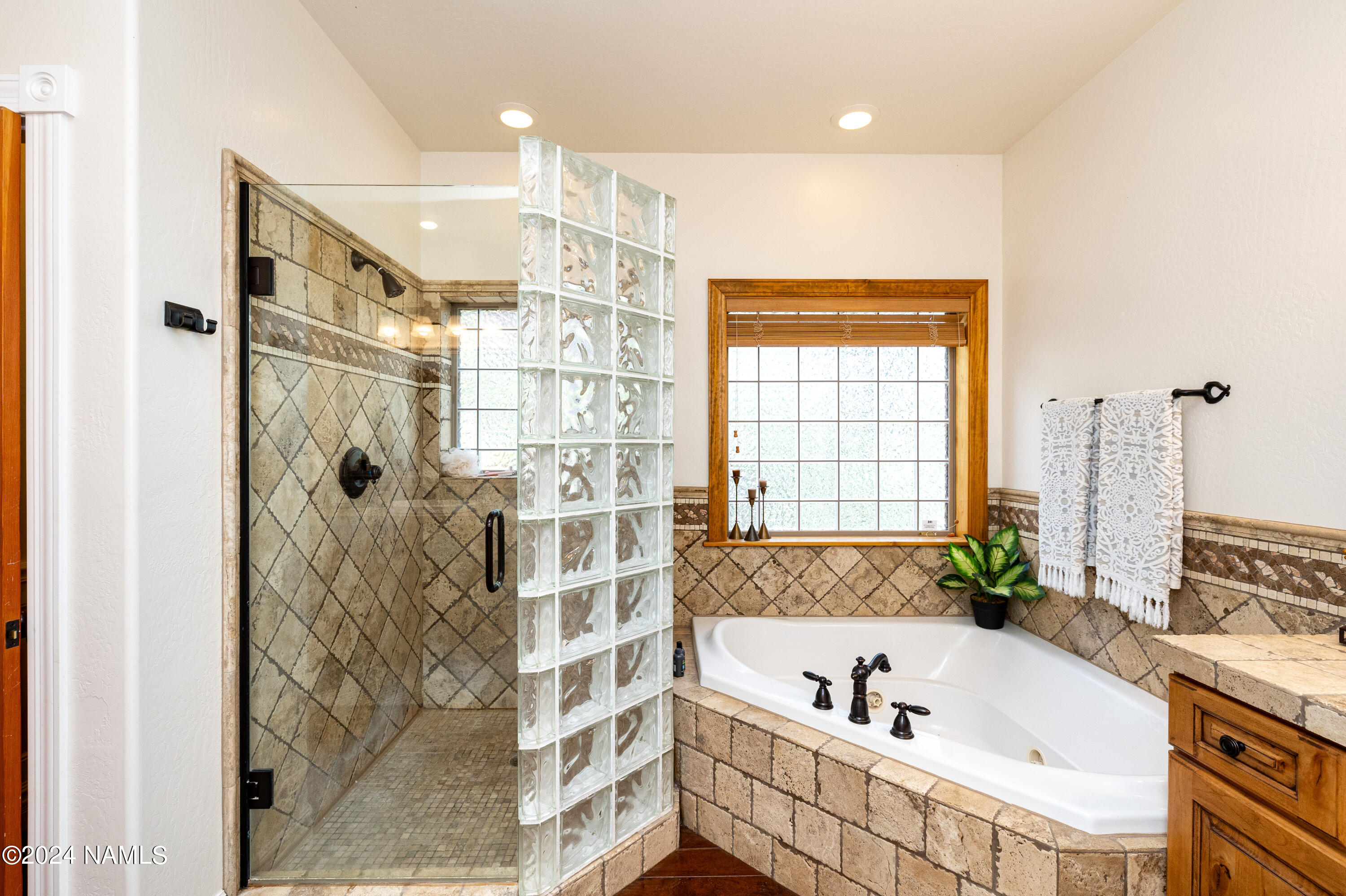 1440 E Antelope Trail