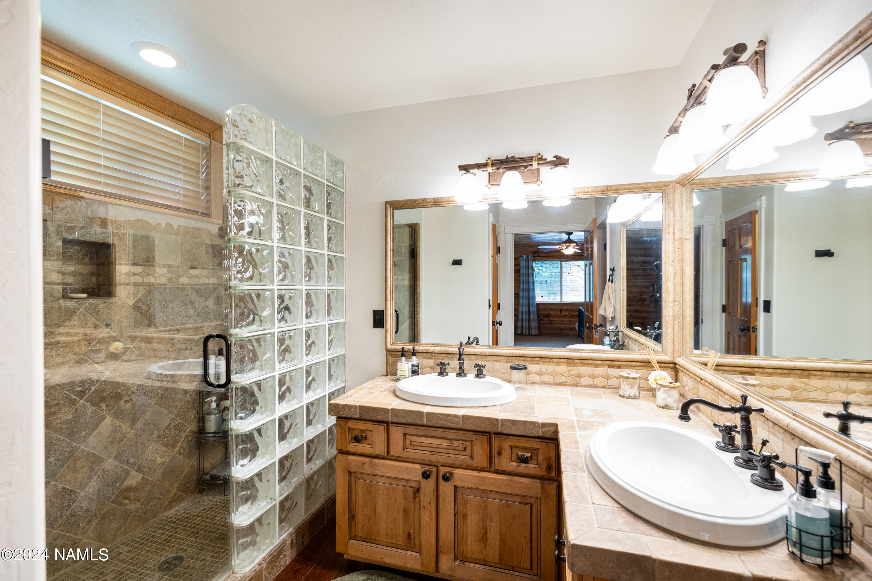 1440 E Antelope Trail