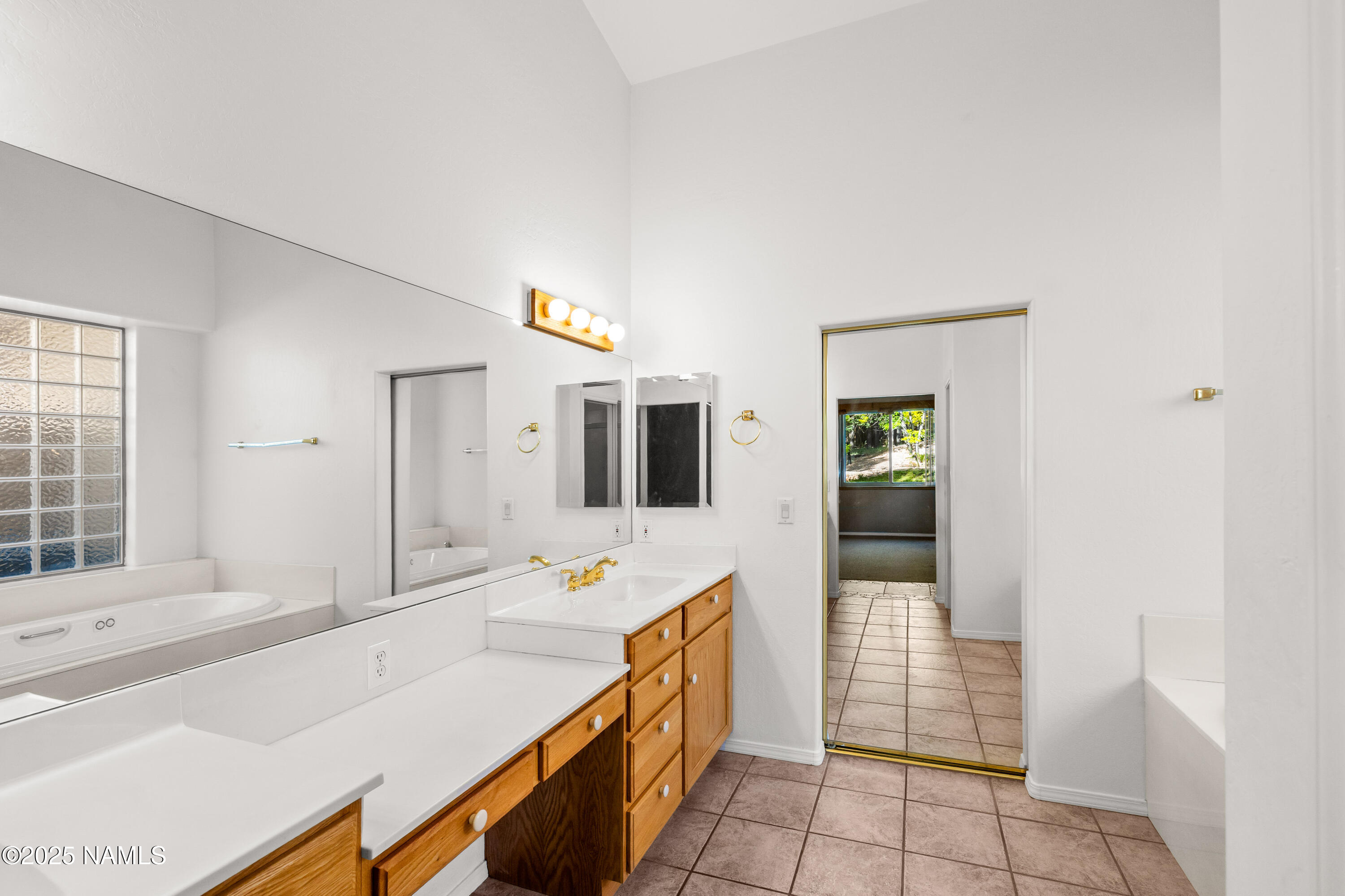 1734 N Mariposa Road