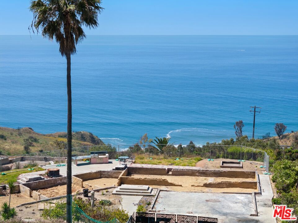 20740 Las Flores Mesa Dr