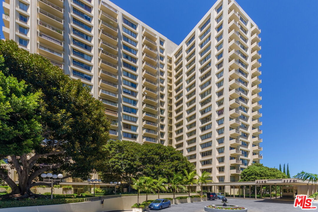 2160 Century Park Unit: 1604