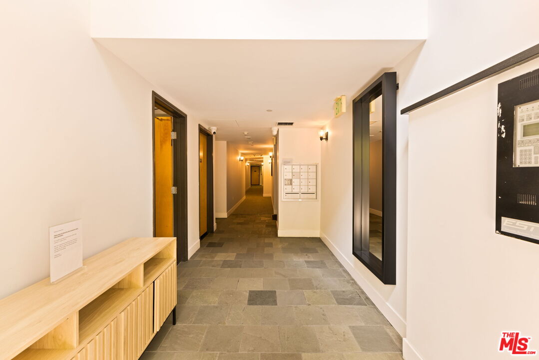 325 Arnaz Dr Unit: 304