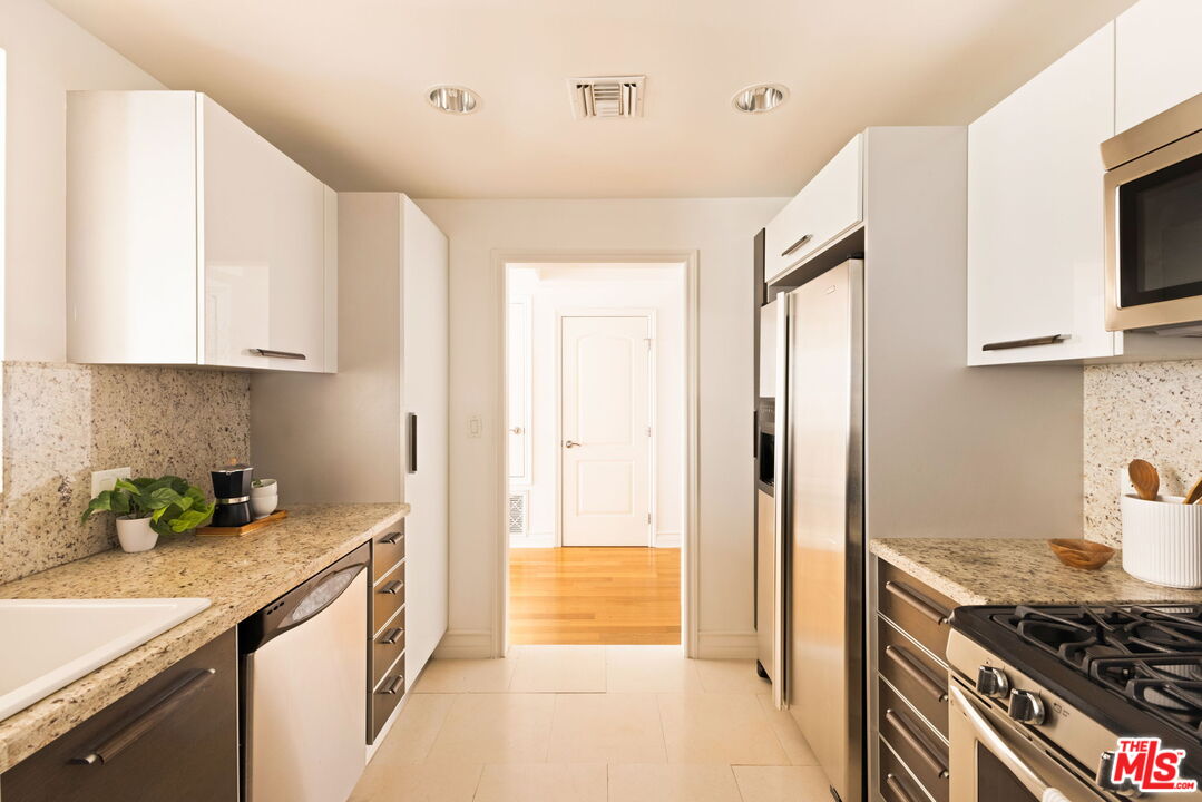 325 Arnaz Dr Unit: 304