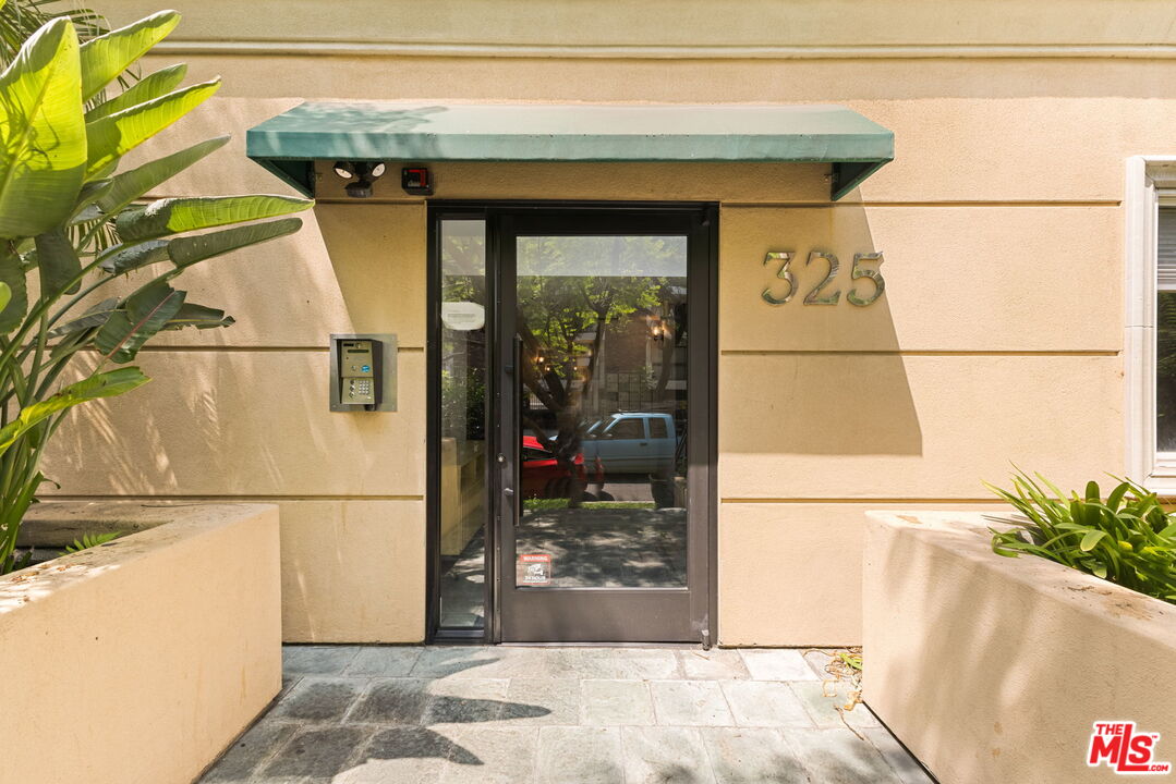 325 Arnaz Dr Unit: 304