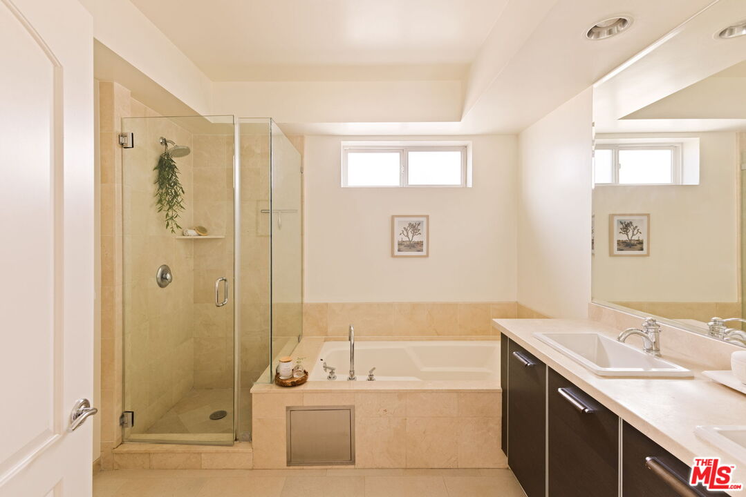 325 Arnaz Dr Unit: 304