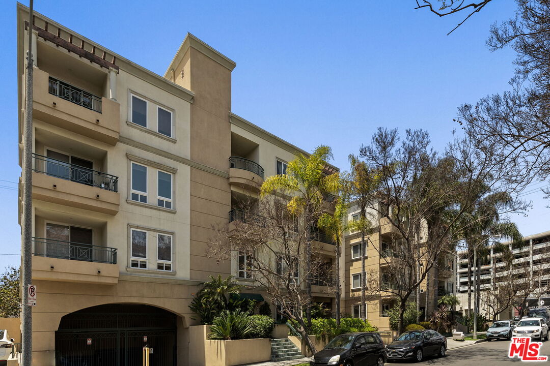 325 Arnaz Dr Unit: 304