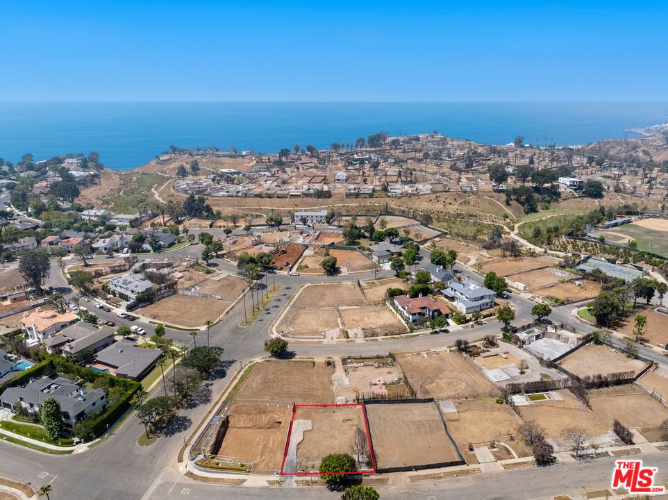 711 Chapala Dr