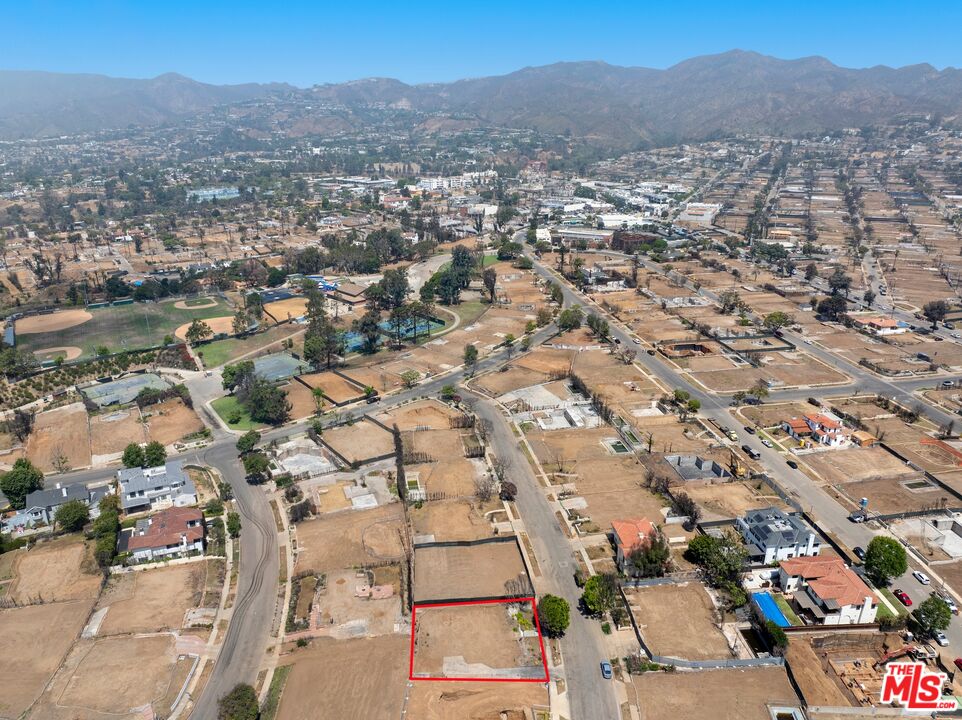 711 Chapala Dr