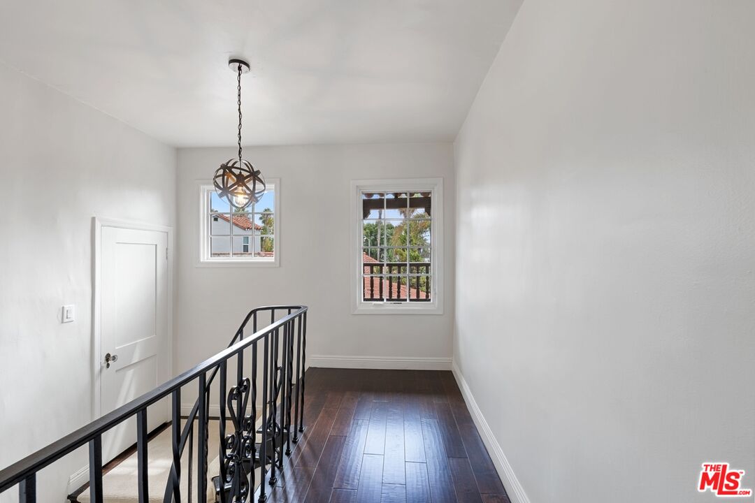 366 S Crescent Heights Blvd