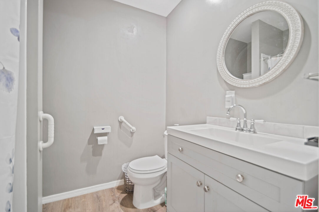 327 S Lincoln Pl Unit: 2