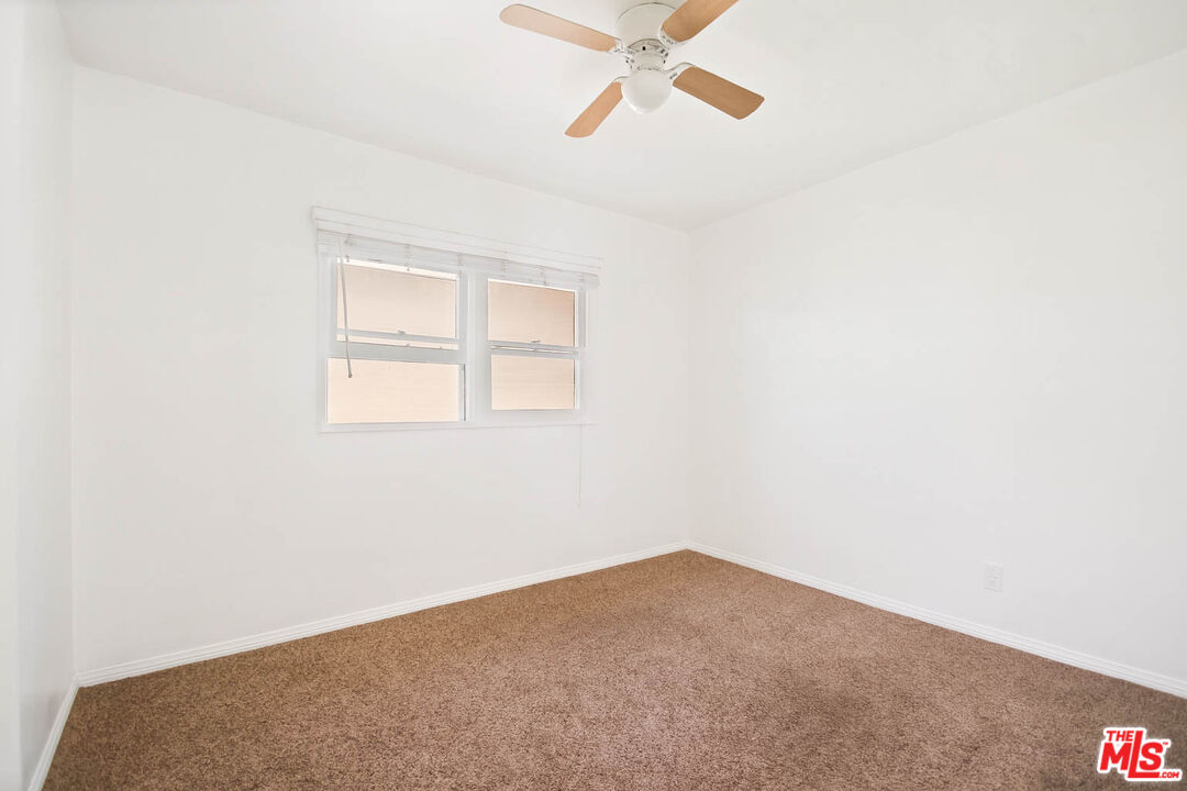 327 S Lincoln Pl Unit: 2