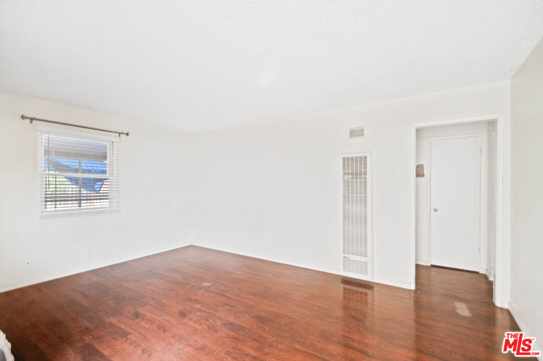 327 S Lincoln Pl Unit: 2